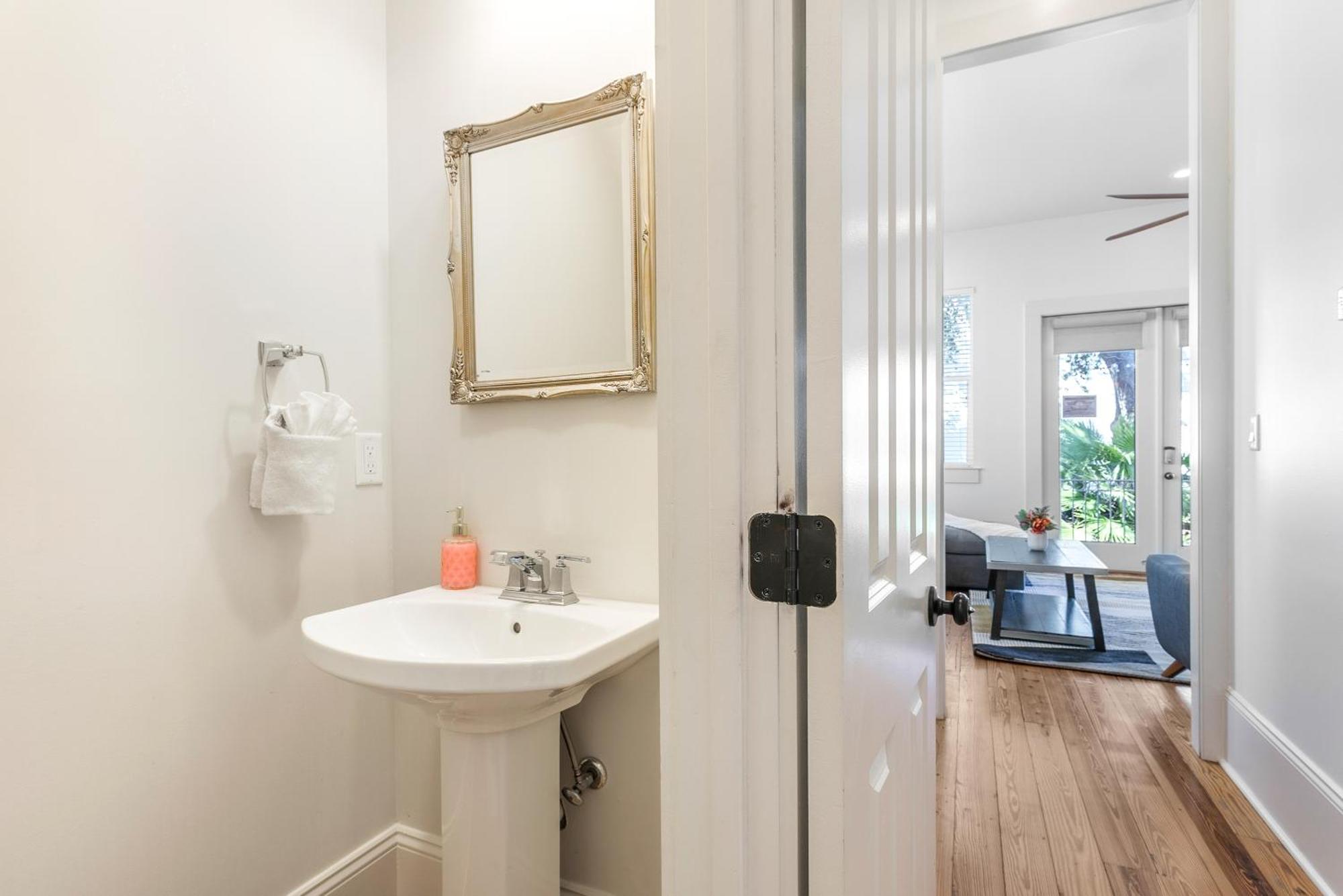 Amazing 3Br Cottage Off St Charles With Pool New Orleans Eksteriør bilde